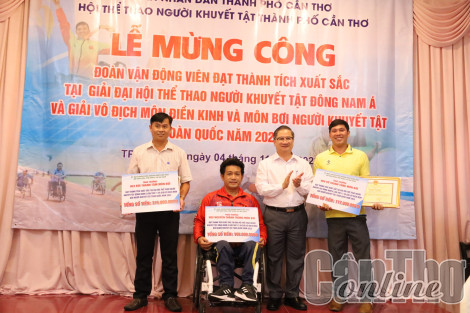 Trao thưởng VĐV khuyết tật Cần Thơ