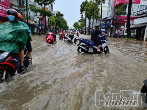Triều cường rằm tháng 10 âm lịch tiếp tục lên cao trong những ngày tới