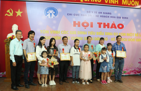 An Giang: Tôn vinh 50 gia đình tiêu biểu sinh 2 con một bề là gái