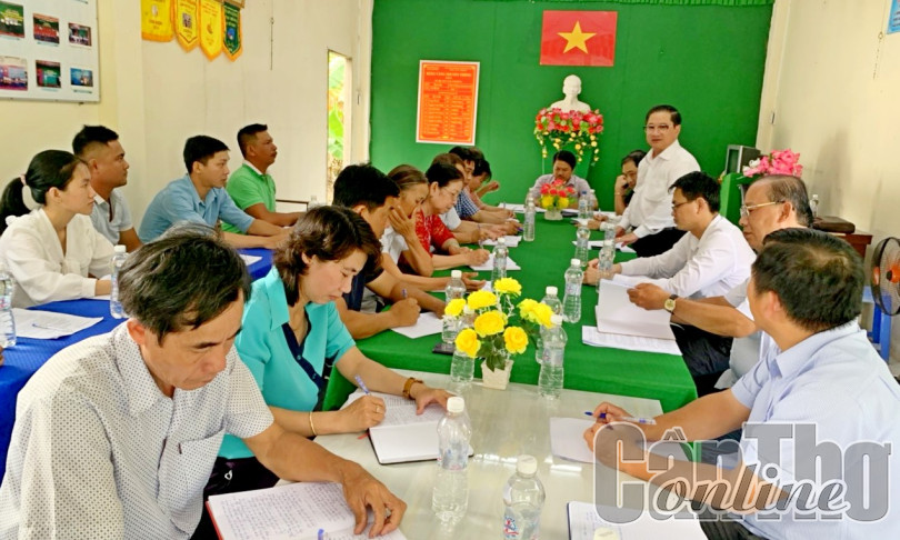 Đồng chí Trần Việt Trường, Phó Bí thư Thành ủy, Chủ tịch UBND thành phố dự họp lệ với Chi bộ khu vực Thới Ninh