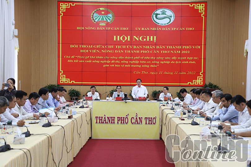 Chủ tịch UBND thành phố đối thoại với nông dân