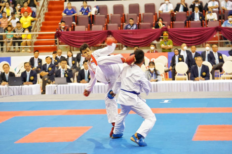 Karate tranh chấp khắc nghiệt