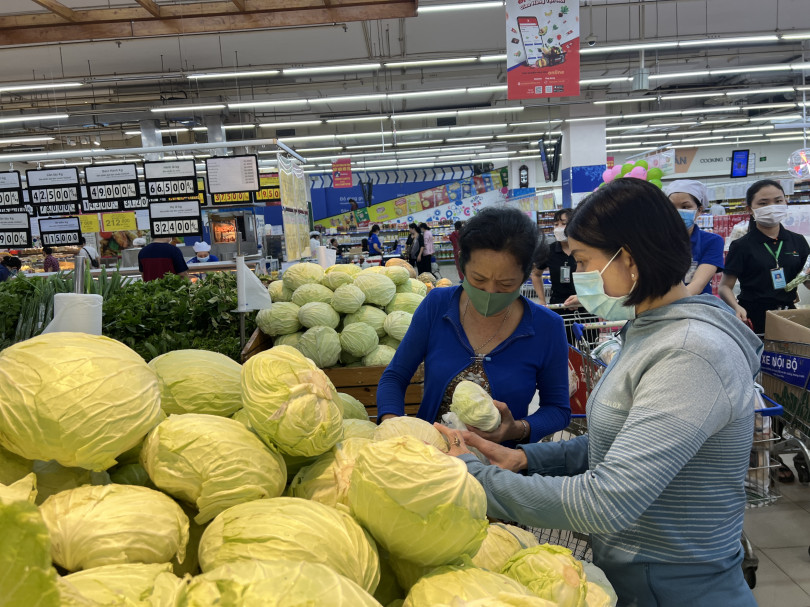 Chung tay chuẩn bị hàng hóa Tết