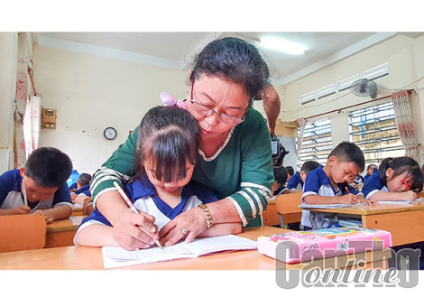 Ðội ngũ nhà giáo tâm huyết, đáp ứng yêu cầu đổi mới Bài 2: Vượt qua rào cản thiếu giáo viên