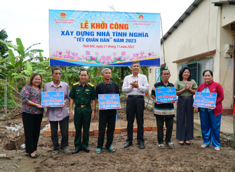 Khởi công xây dựng 4 căn nhà tình nghĩa