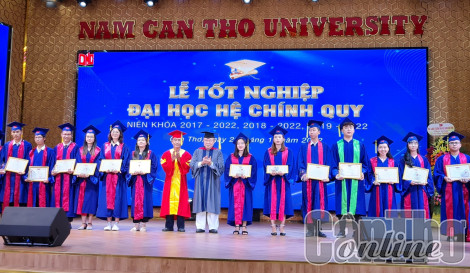 1.309 tân kỹ sư, cử nhân, dược sĩ, kiến trúc sư nhận bằng tốt nghiệp