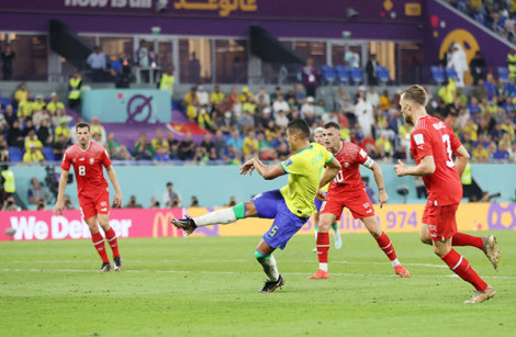 Casemiro ghi bàn đẳng cấp, Selecao đặt chân vào vòng 16 đội