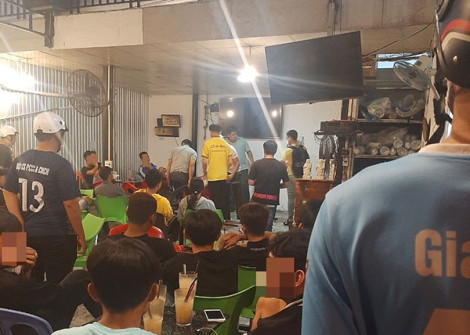 Bắt quả tang nhóm cá độ bóng đá tại quán cà phê