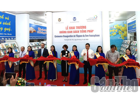 Khai trương “Không gian sách tiếng Pháp” tại Thư viện TP Cần Thơ