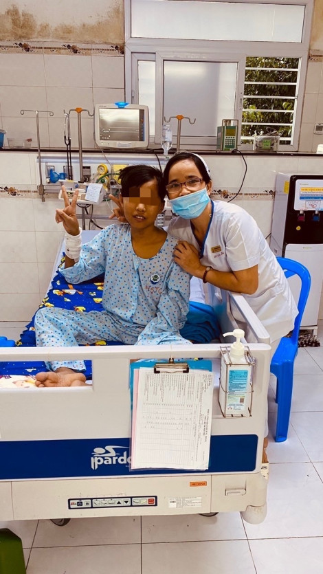 Lọc máu liên tục cứu sống bé trai 13 tuổi ở Hậu Giang