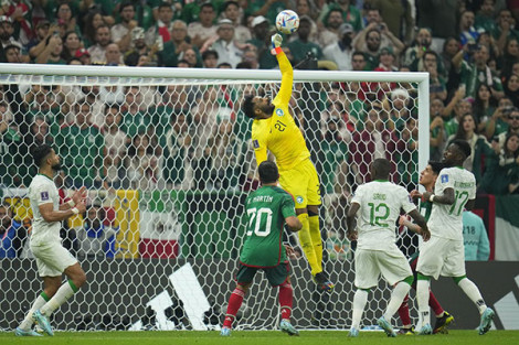 Phung phí cơ hội, Mexico dắt tay Saudi Arabia rời Qatar