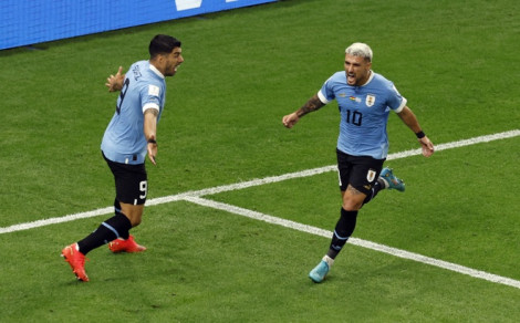 Thắng Ghana 2-0, tuyển Uruguay vẫn bị loại đáng tiếc