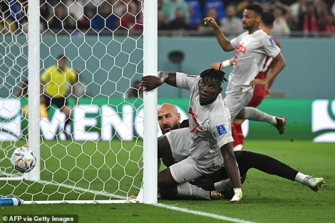 Serbia 2 - 3 Thụy Sĩ: Rượt đuổi tỷ số kịch tính, Thụy Sĩ giành quyền đi tiếp