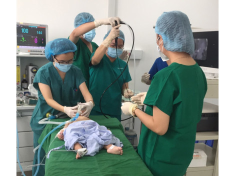 Chữa khỏi cho trẻ thở rít nhiều lần nhập viện