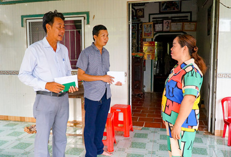 Tận tụy chăm lo cho dân