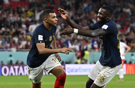 Mbappe lập cú đúp đưa Pháp hiên ngang vào tứ kết