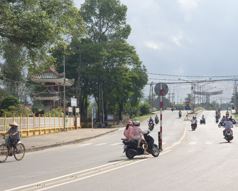 Nguy hiểm từ việc lấn làn đường, đi không đúng theo chỉ dẫn của vạch kẻ đường