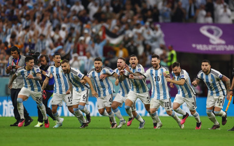 Argentina đánh bại Hà Lan sau loạt luân lưu cân não