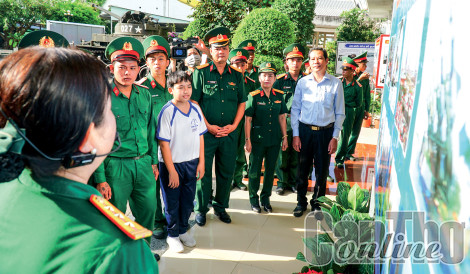 Khai mạc triển lãm chuyên đề “Âm vang chiến thắng Hà Nội - Điện Biên Phủ trên không”