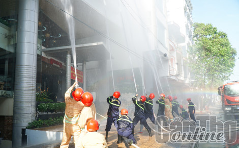 Thực tập chữa cháy và cứu nạn, cứu hộ ở khách sạn Kim Thơ