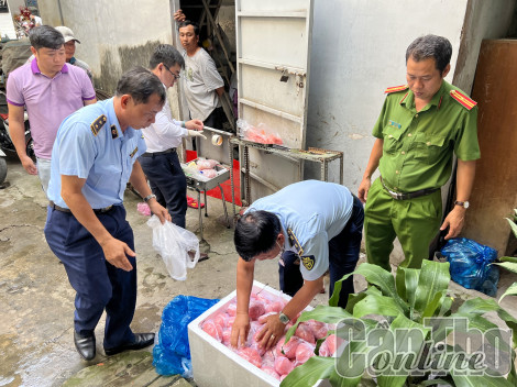 Phát hiện 60kg chả cá chứa hàn the