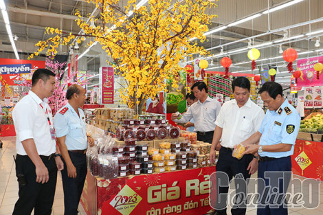 Hàng hóa phục vụ Tết dồi dào, giá ổn định