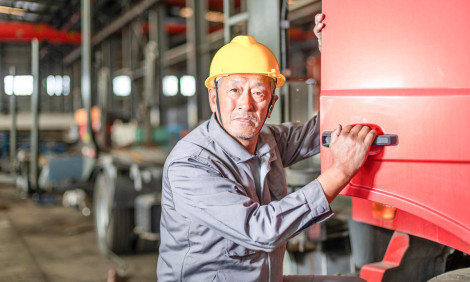 Người già Trung Quốc tiếp tục làm việc