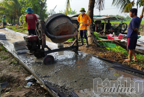 Nông dân góp phần bảo đảm an toàn giao thông