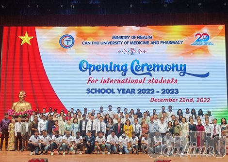 Khai giảng khóa đào tạo Bác sĩ Y đa khoa dành cho 59 sinh viên đến từ Ấn Độ