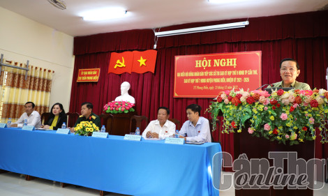 Tiếp xúc cử tri tại huyện Phong Ðiền và Thới Lai