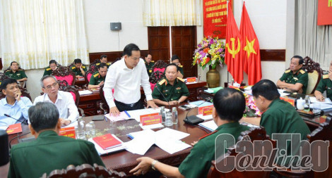 Xây dựng lực lượng vũ trang Quân khu 9 vững mạnh về chính trị