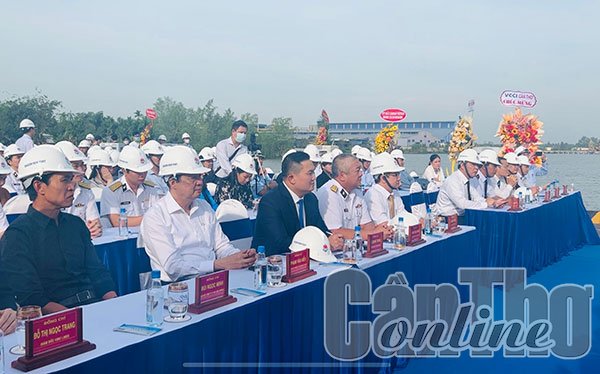 Đón chuyến tàu Container Tan Cang Foundation vào Cụm cảng Cần Thơ