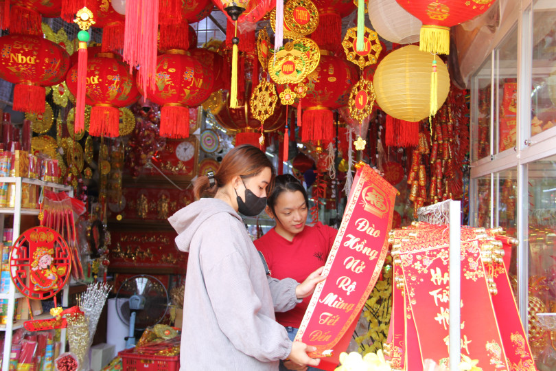 Thị trường hàng trang trí Tết vào mùa
