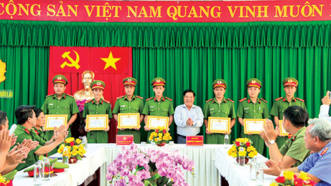 Ðảm bảo an ninh trật tự để người dân vui xuân, đón Tết