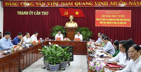 Quan tâm xây dựng đội ngũ cán bộ, công chức ngành Nội chính Đảng có bản lĩnh, liêm chính
