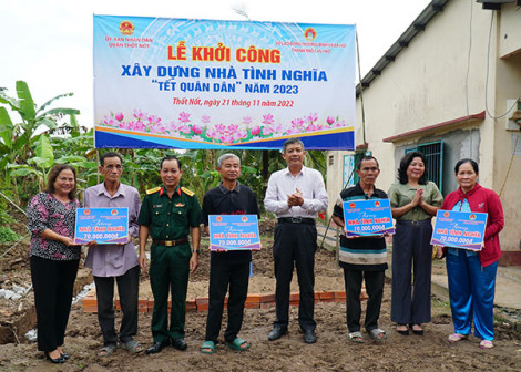 Ấm tình quân dân