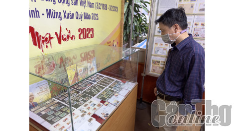 Trưng bày tem bưu chính tại sự kiện “Sắc xuân miệt vườn 2023”