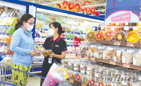 Chọn bánh kẹo, mứt cho ngày Tết