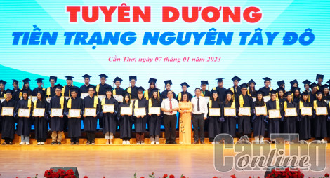 Khen thưởng và tôn vinh “Tiền trạng nguyên Tây Đô” năm học 2022-2023