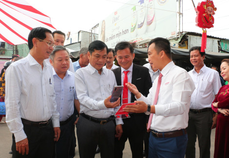 Triển khai mô hình thanh toán không dùng tiền mặt tại chợ Ô Môn