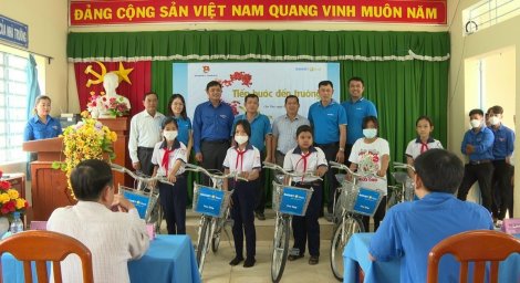 Tuổi trẻ Cần Thơ tổ chức nhiều hoạt động mừng Ðảng - mừng Xuân