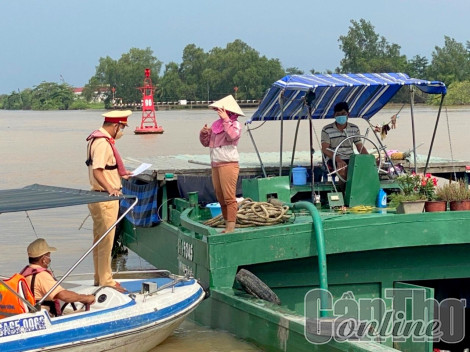 Kiên quyết xử lý vi phạm giao thông trên tuyến đường thủy