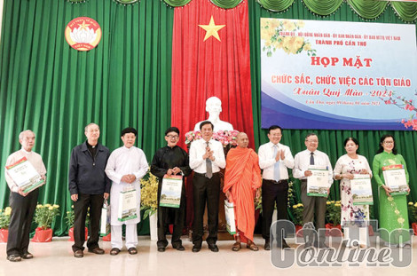 Họp mặt quý vị chức sắc, chức việc các tôn giáo mừng xuân Quý Mão 2023