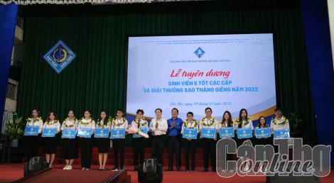Trường Đại học Cần Thơ tuyên dương “Sinh viên 5 tốt”
