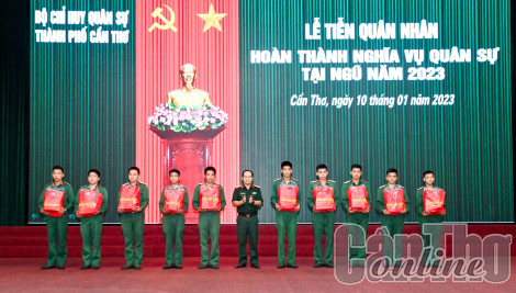 Tiễn 82 quân nhân hoàn thành nghĩa vụ Quân sự trở về địa phương