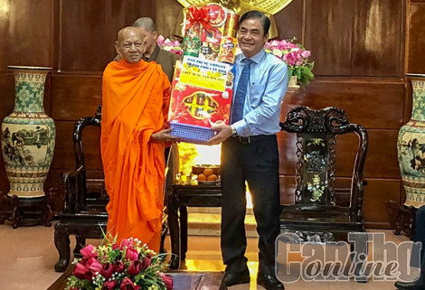 Ban Trị sự Giáo hội Phật giáo Việt Nam TP Cần Thơ chúc Tết lãnh đạo thành phố