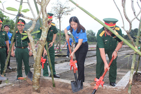 Tổ chức chương trình “Tuổi trẻ với mùa xuân biên giới”