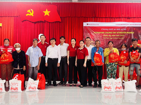 Agribank Chi nhánh Cần Thơ 2 trao 200 triệu đồng quà tết tại 2 huyện Cờ Đỏ và Vĩnh Thạnh