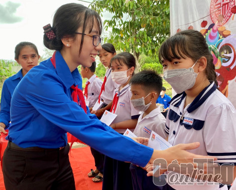 Tổ chức nhiều hoạt động chăm lo Tết cho bà con có hoàn cảnh khó khăn