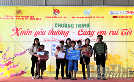 Xuân yêu thương - Cùng em vui Tết